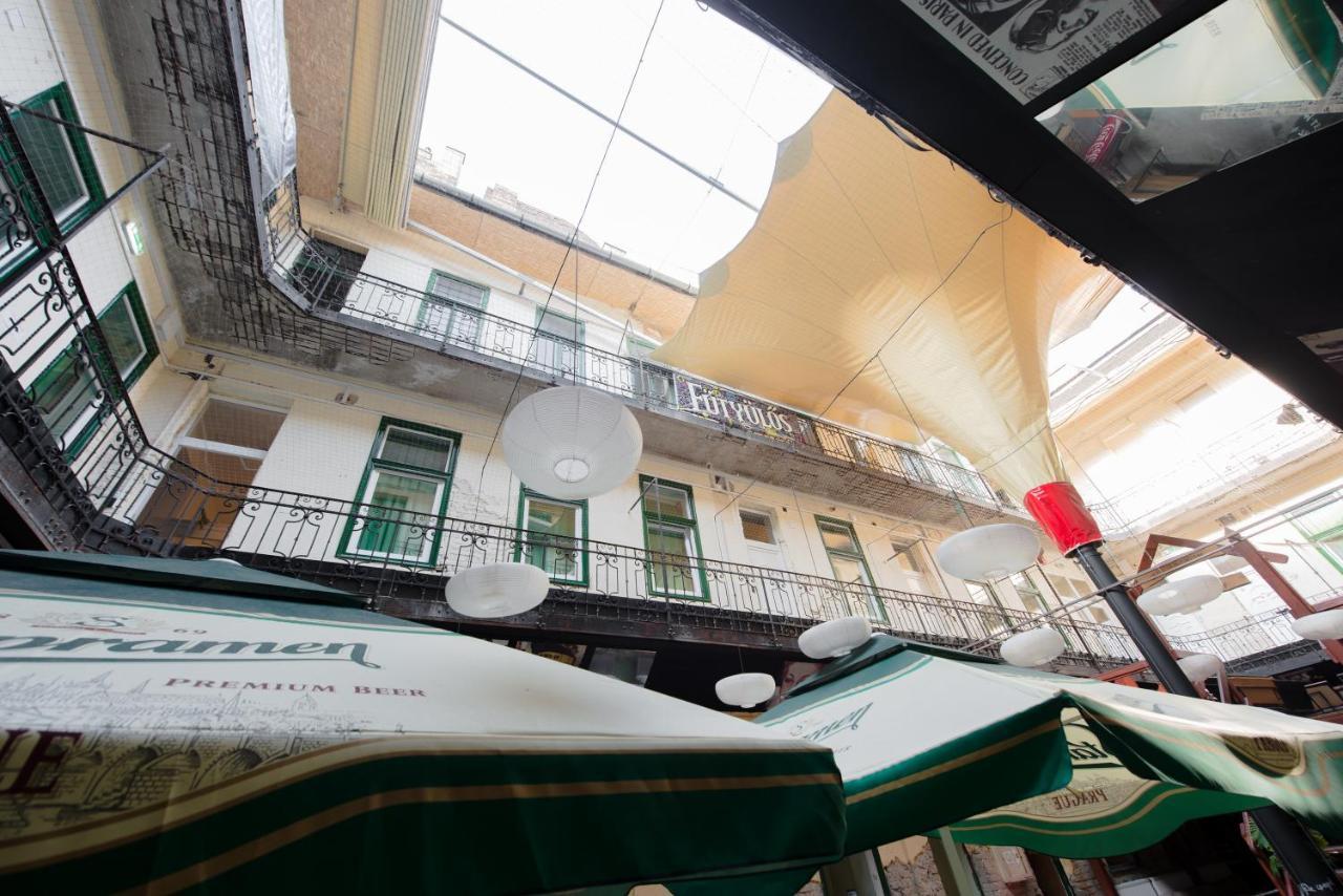 Budapest Party Hostel At Udvarom מראה חיצוני תמונה