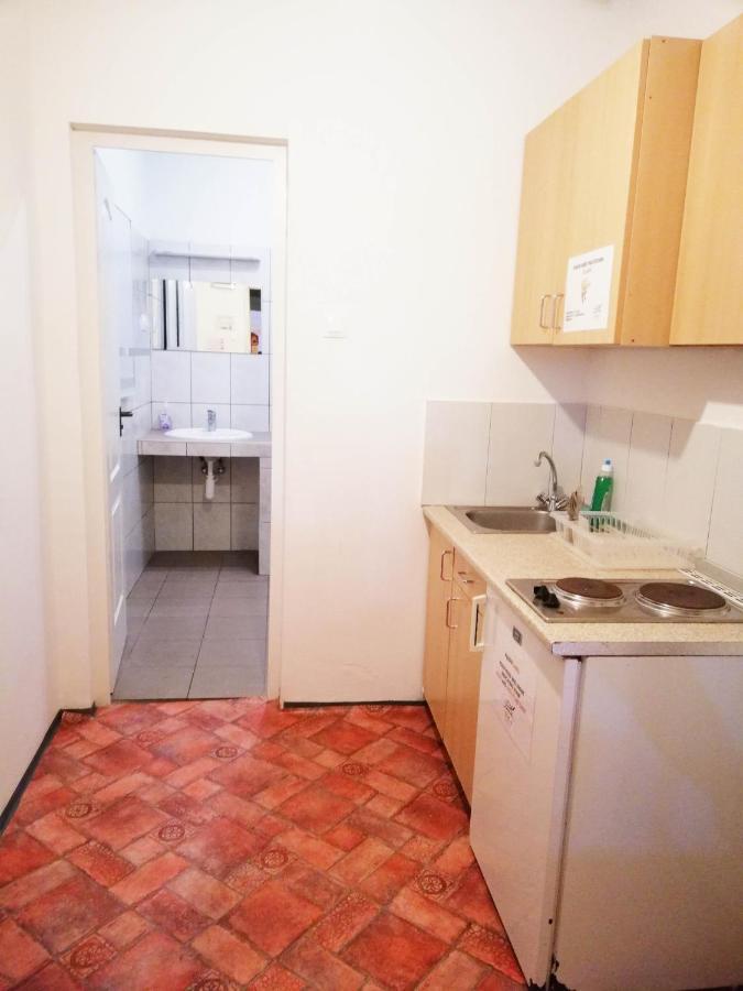 Budapest Party Hostel At Udvarom מראה חיצוני תמונה