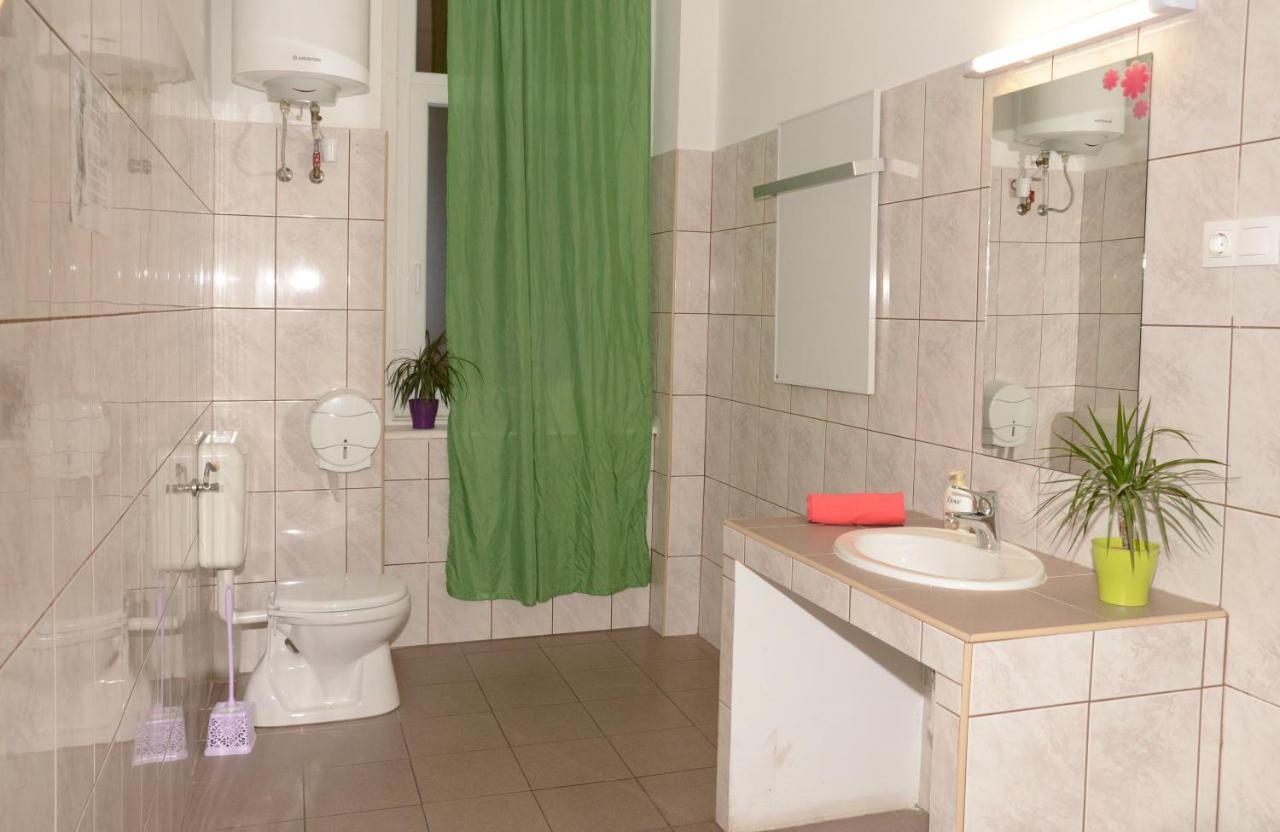 Budapest Party Hostel At Udvarom מראה חיצוני תמונה
