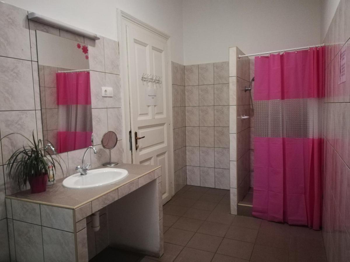 Budapest Party Hostel At Udvarom מראה חיצוני תמונה